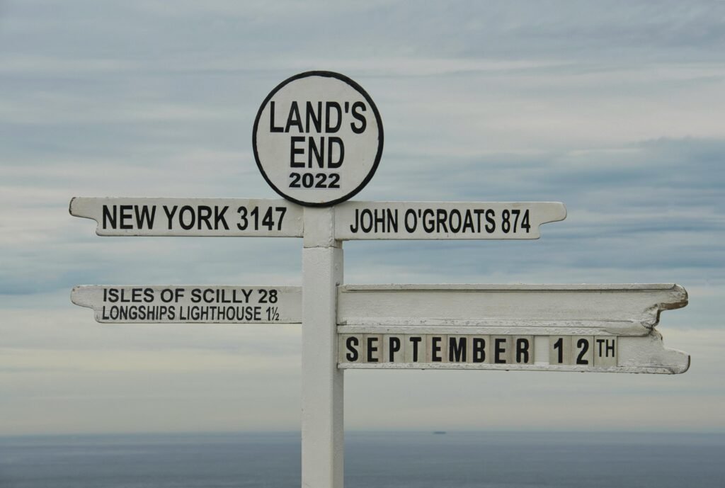 Signpost at Land's End with distances to New York, John O'Groats, and Isles of Scilly.